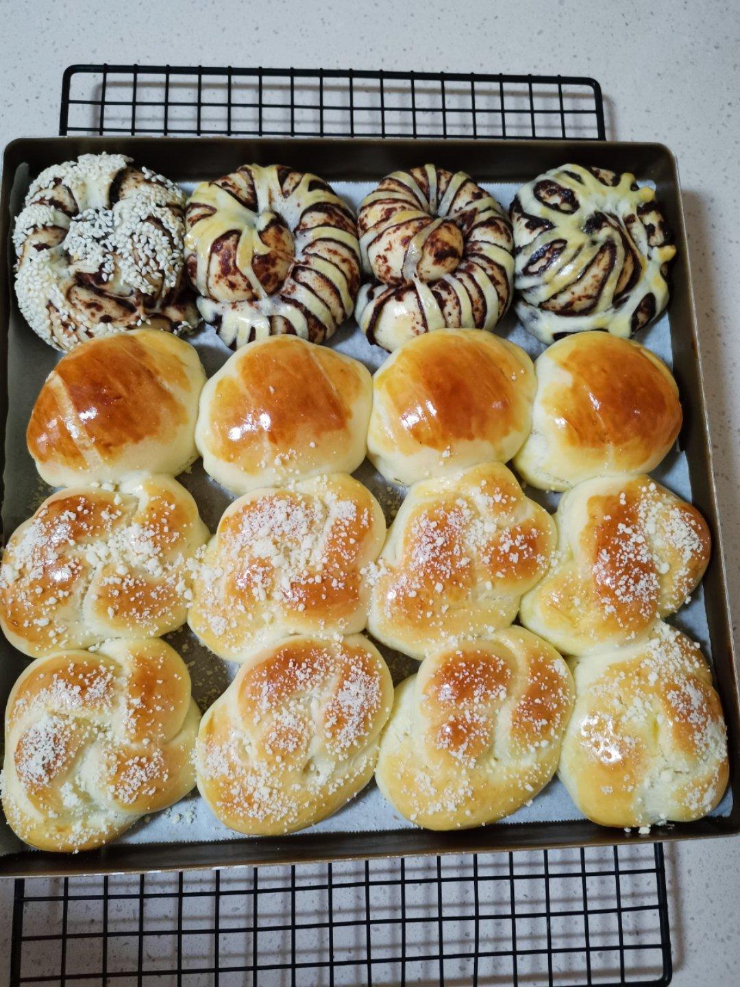 又香又软又拉丝，咬一口奶香十足！超治愈的淡奶油波兰种小餐包