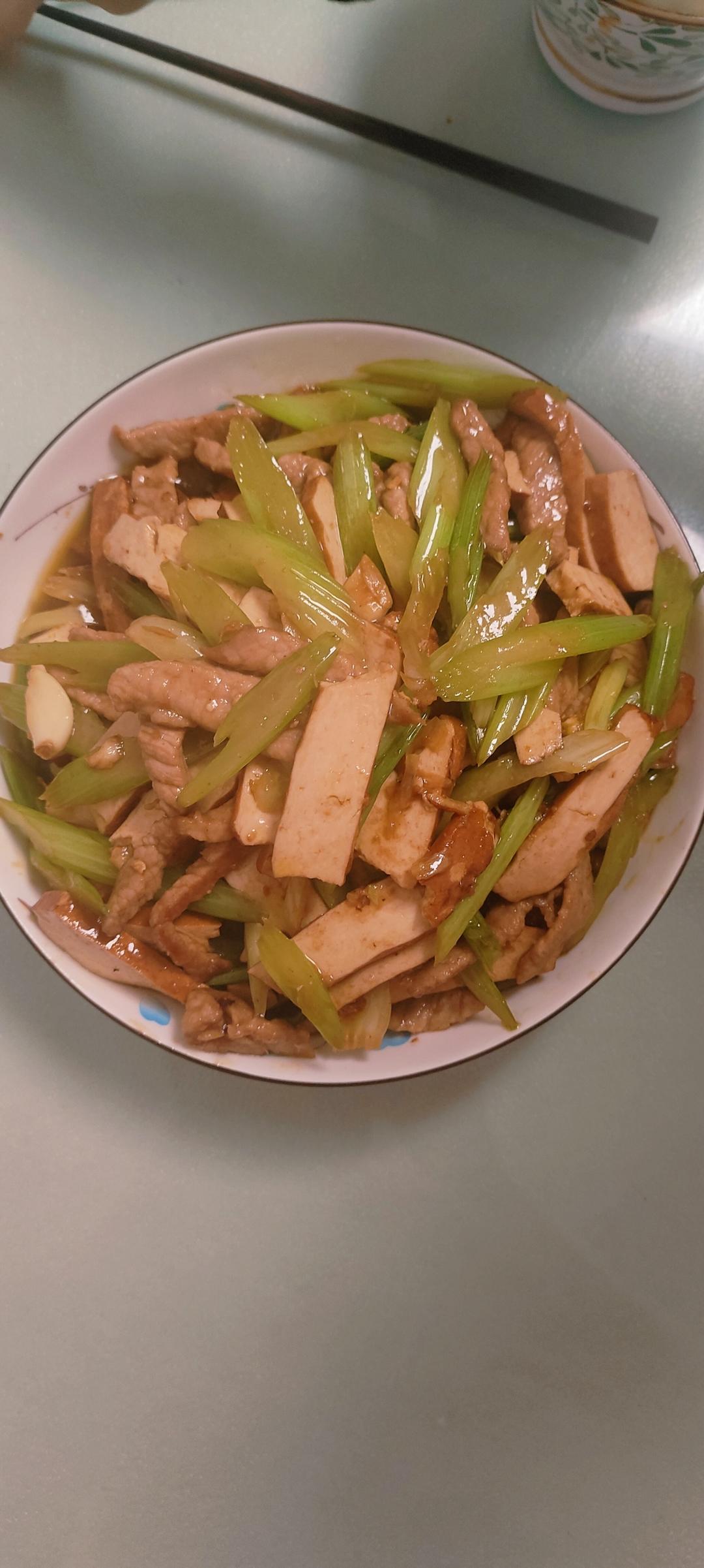 【香芹炒豆干】