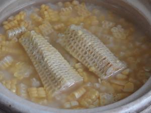 初夏，用狸猫砂锅焖松软玉米饭的做法 步骤3