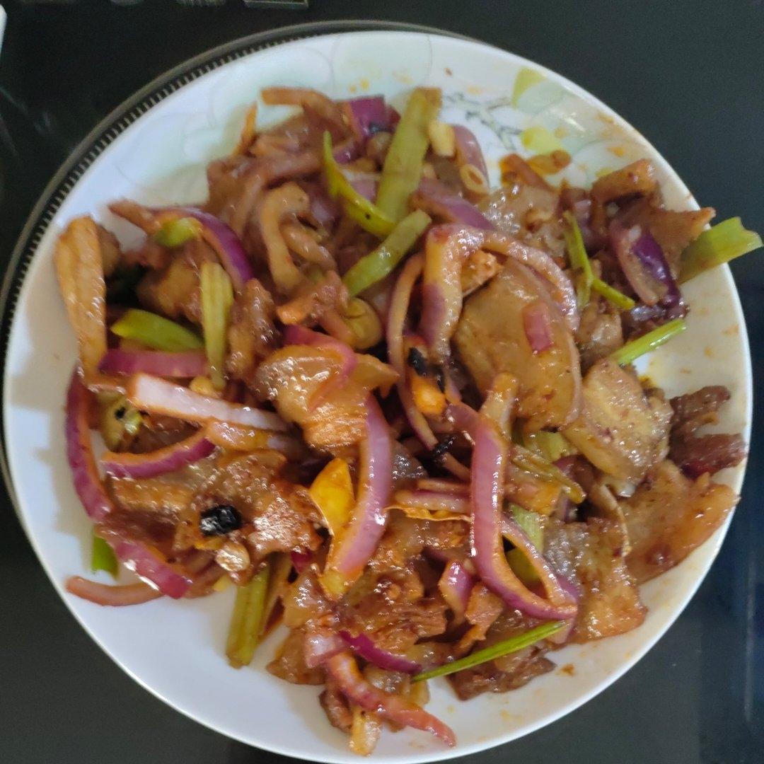 厨师长教你：“回锅肉”的正宗做法，先收藏