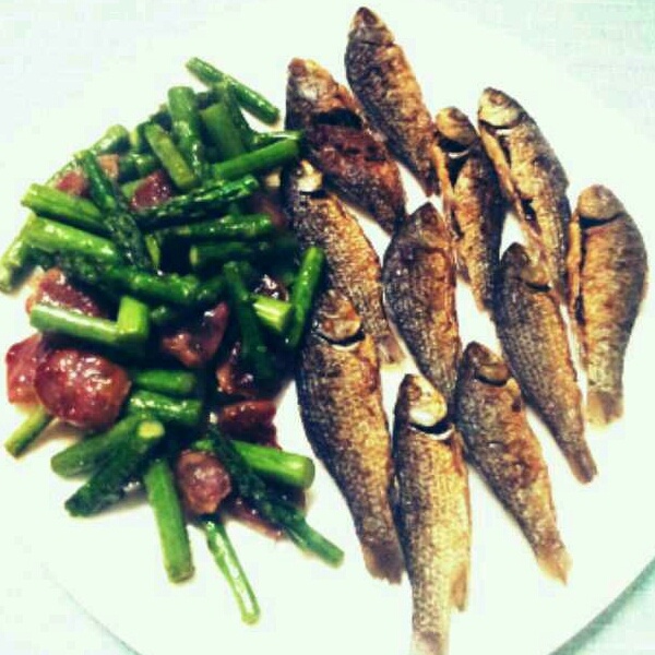蒜苗炒小鱼干