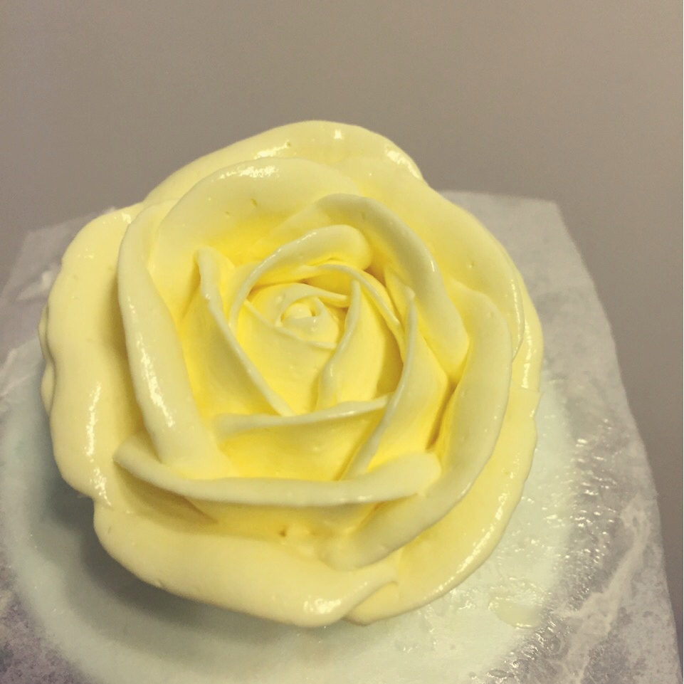 阳光0725做的裱花好用的瑞士奶油霜swissmeringuebuttercreamicing和