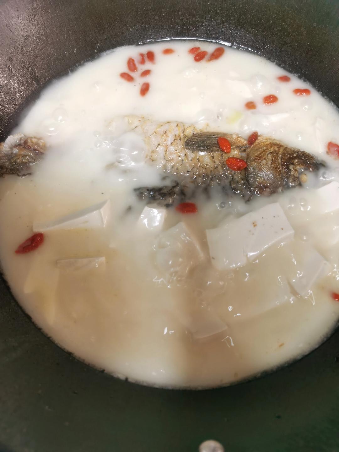 奶白鲫鱼豆腐汤|一条鱼最后的温柔