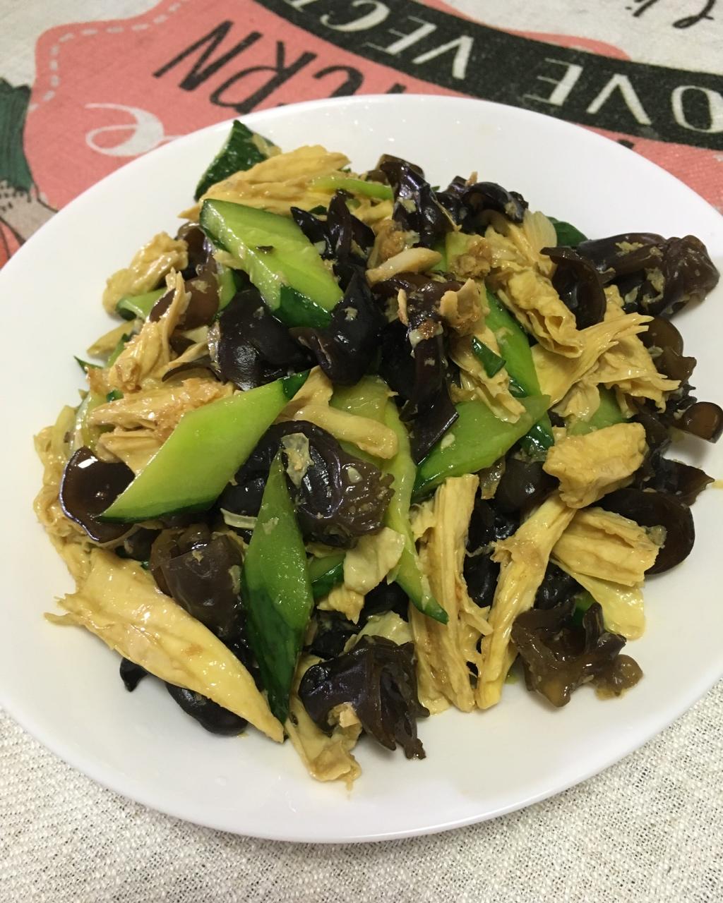 腐竹木耳黄瓜炒