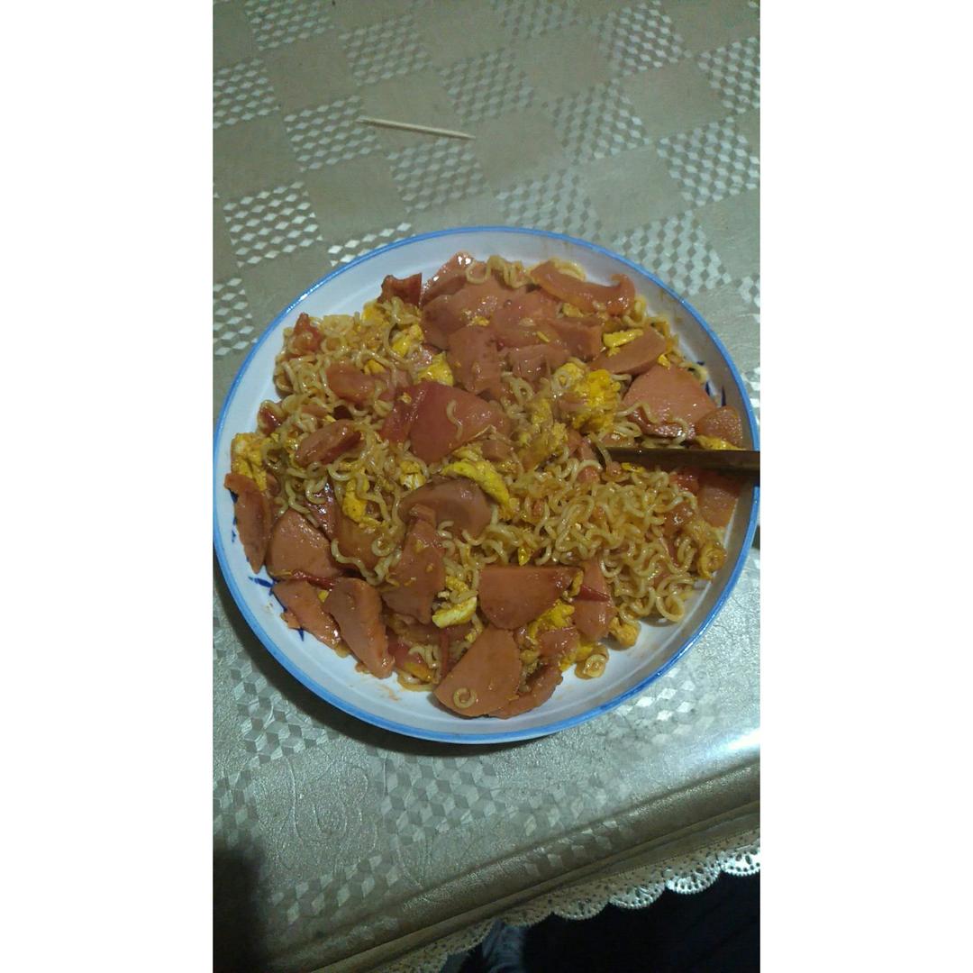 路边摊风味炒方便面