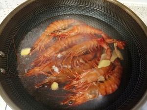 广东人最喜欢吃简单易学的白灼虾的做法 步骤2