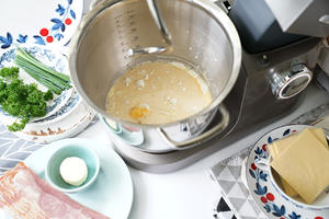凯伍德厨师机食谱-香葱培根芝士面包卷的做法 步骤6