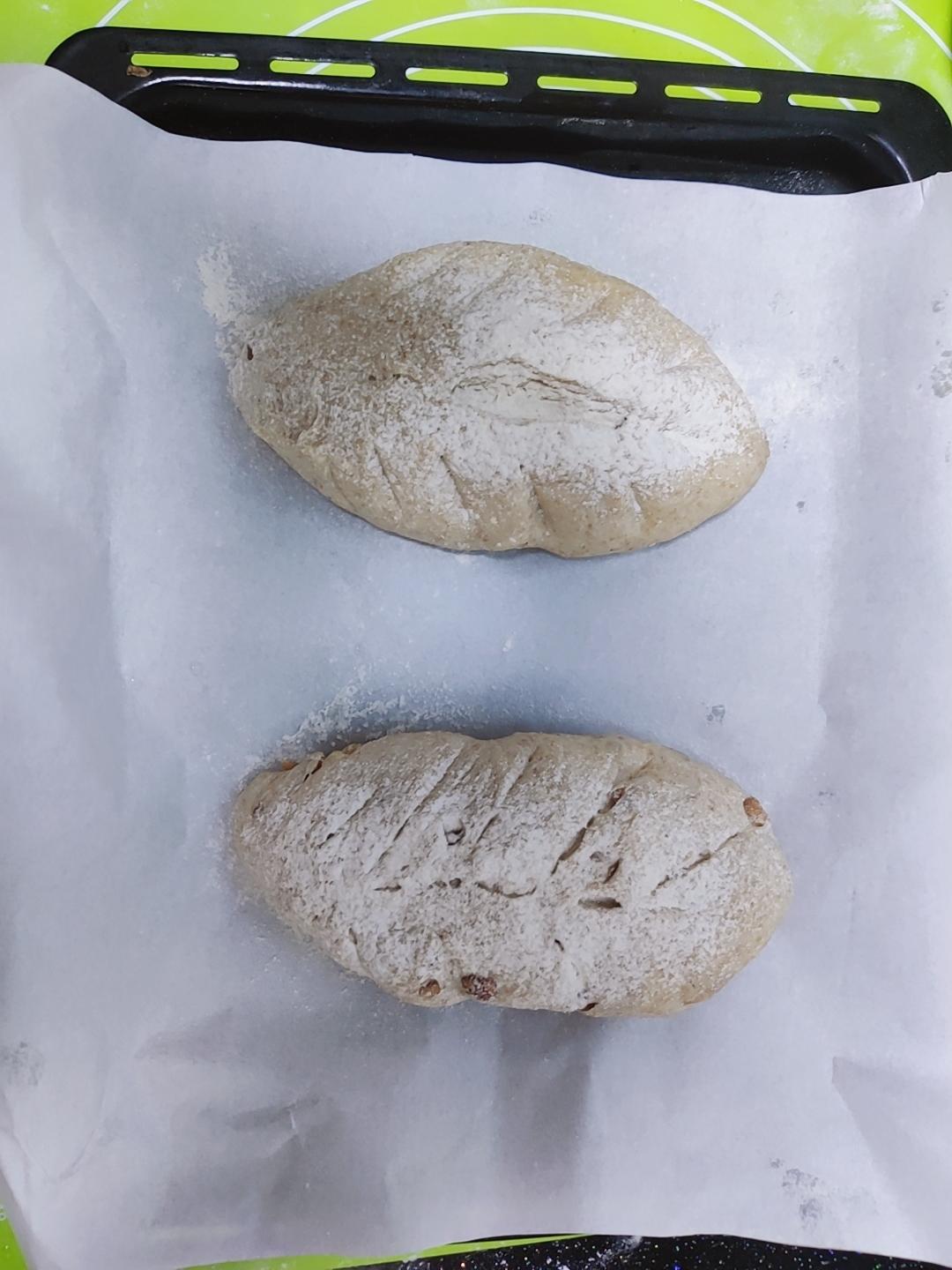 全麦蔓越莓核桃软欧包