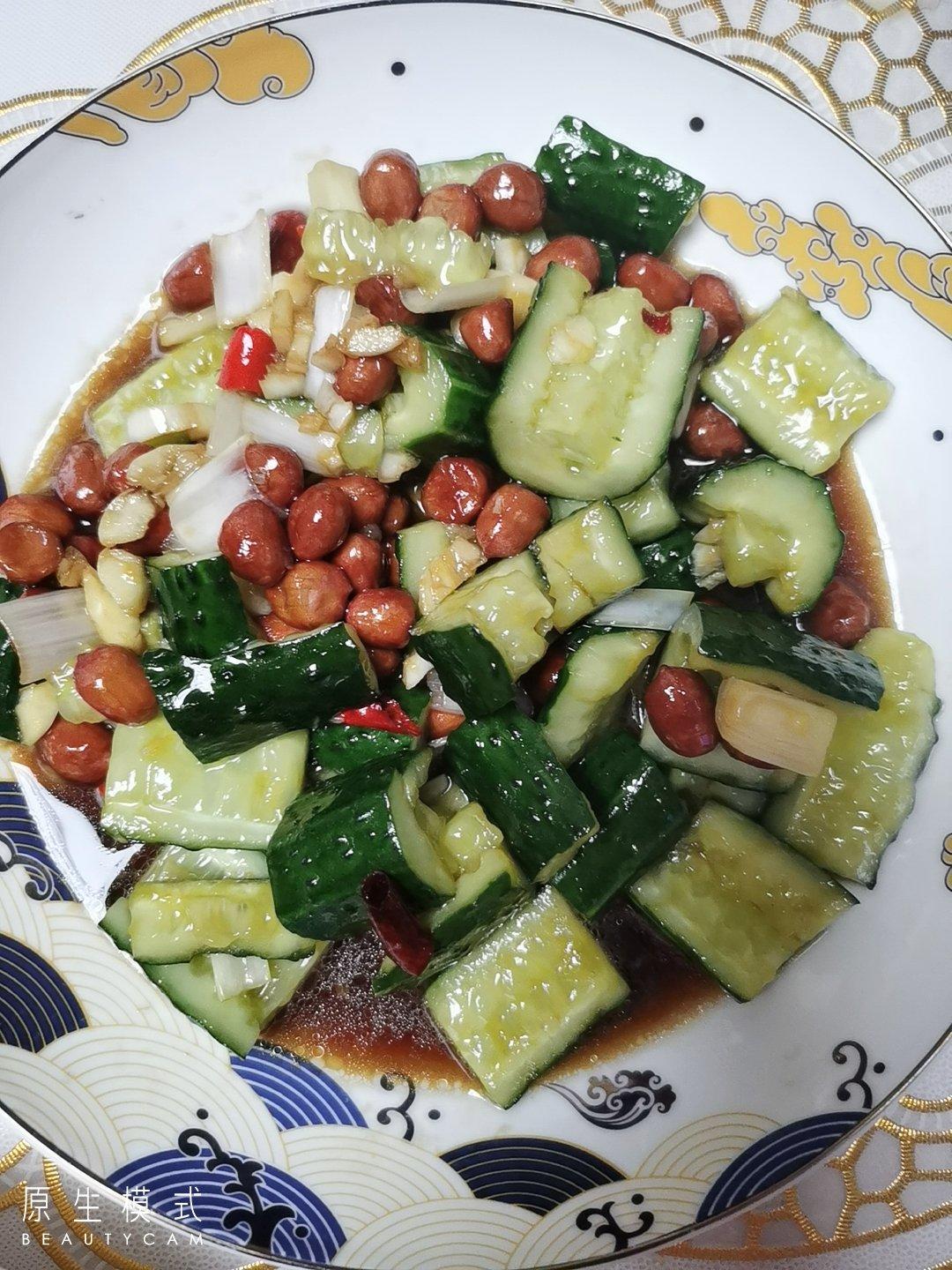 超级下饭的黄瓜拌花生米