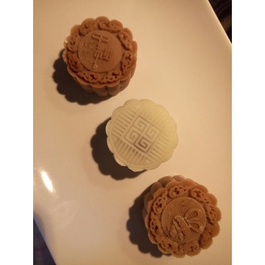 绝世好方！不开裂不粘手港式冰皮月饼（附奶黄馅做法）