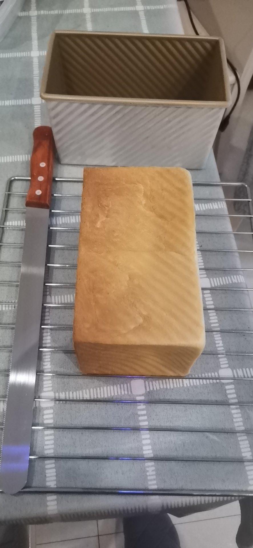 用烤箱自己做面包--手工牛奶吐司面包