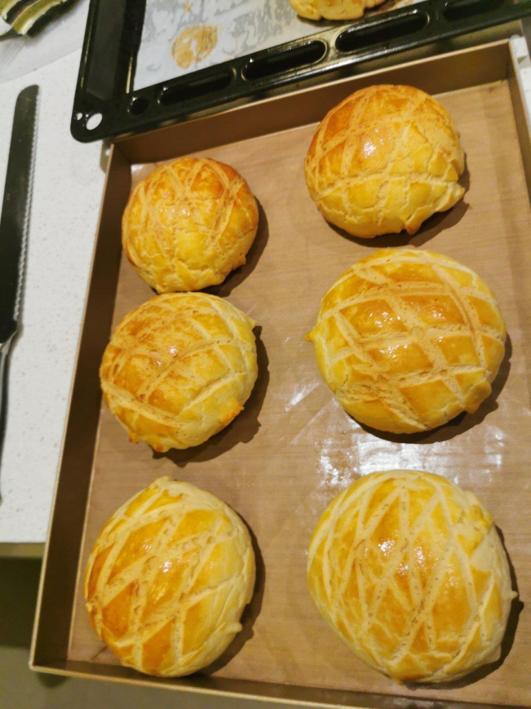 好吃到炸裂的港式菠萝包（附带制作酥皮的小视频）