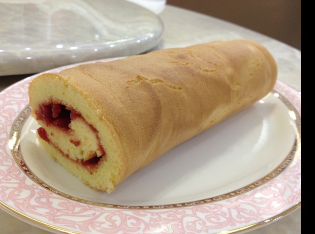 草莓酱蛋糕卷