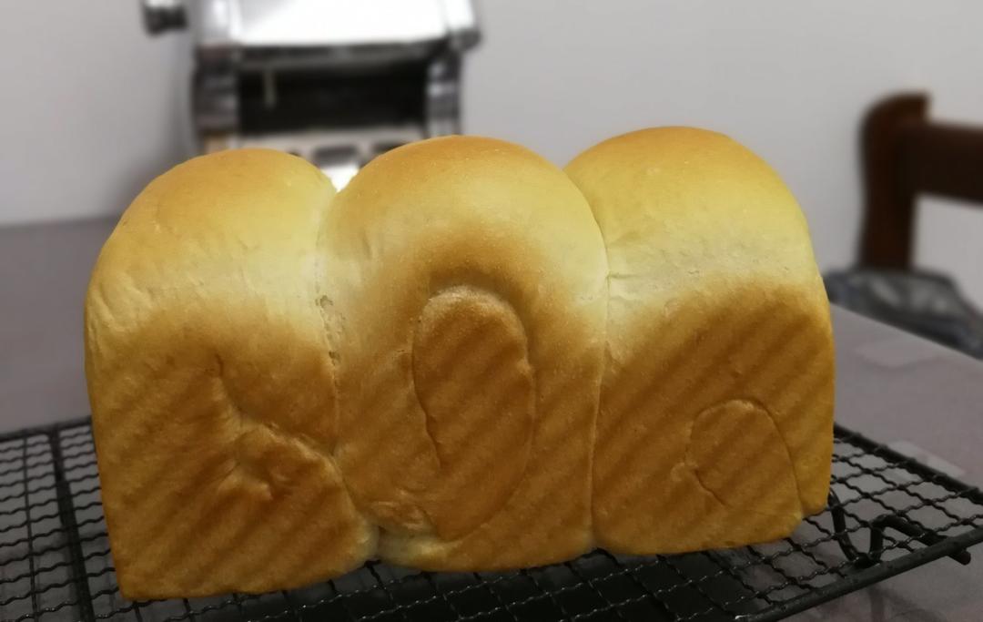 鲜奶吐司（老面法）