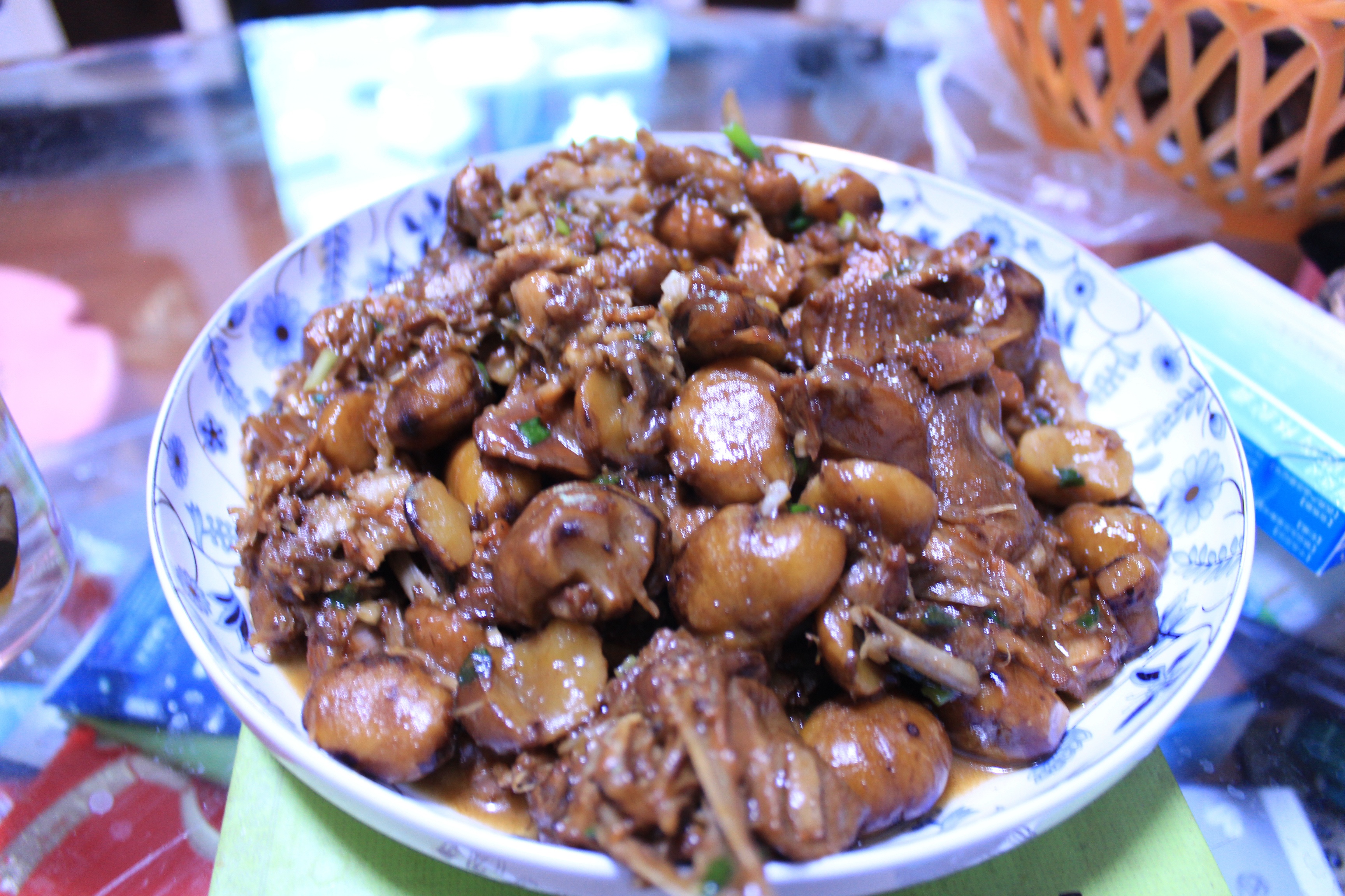 鲜甜软糯的板栗烧鸡，不输饭店～