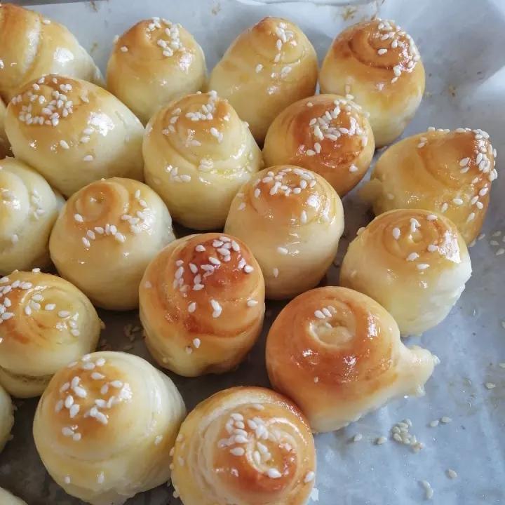 此配方不用厨师机也能做出媲美私房的蜂蜜脆底小面包