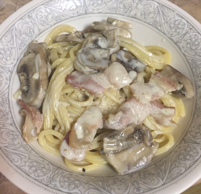 白蘑菇奶油培根意面