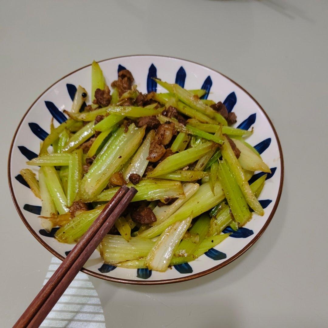 芹菜炒肉