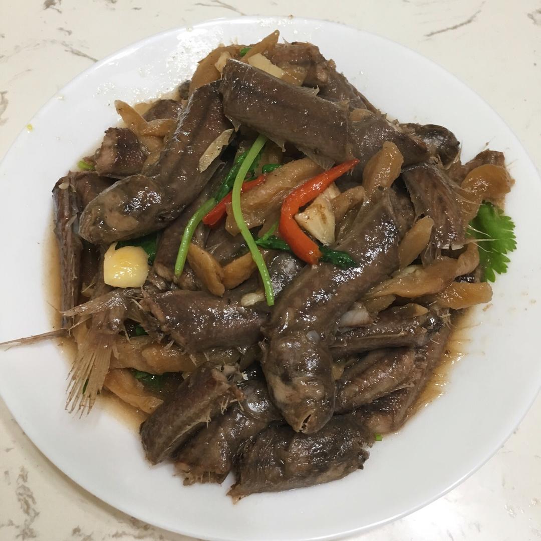 菜脯焖赤领鱼(红狗领)