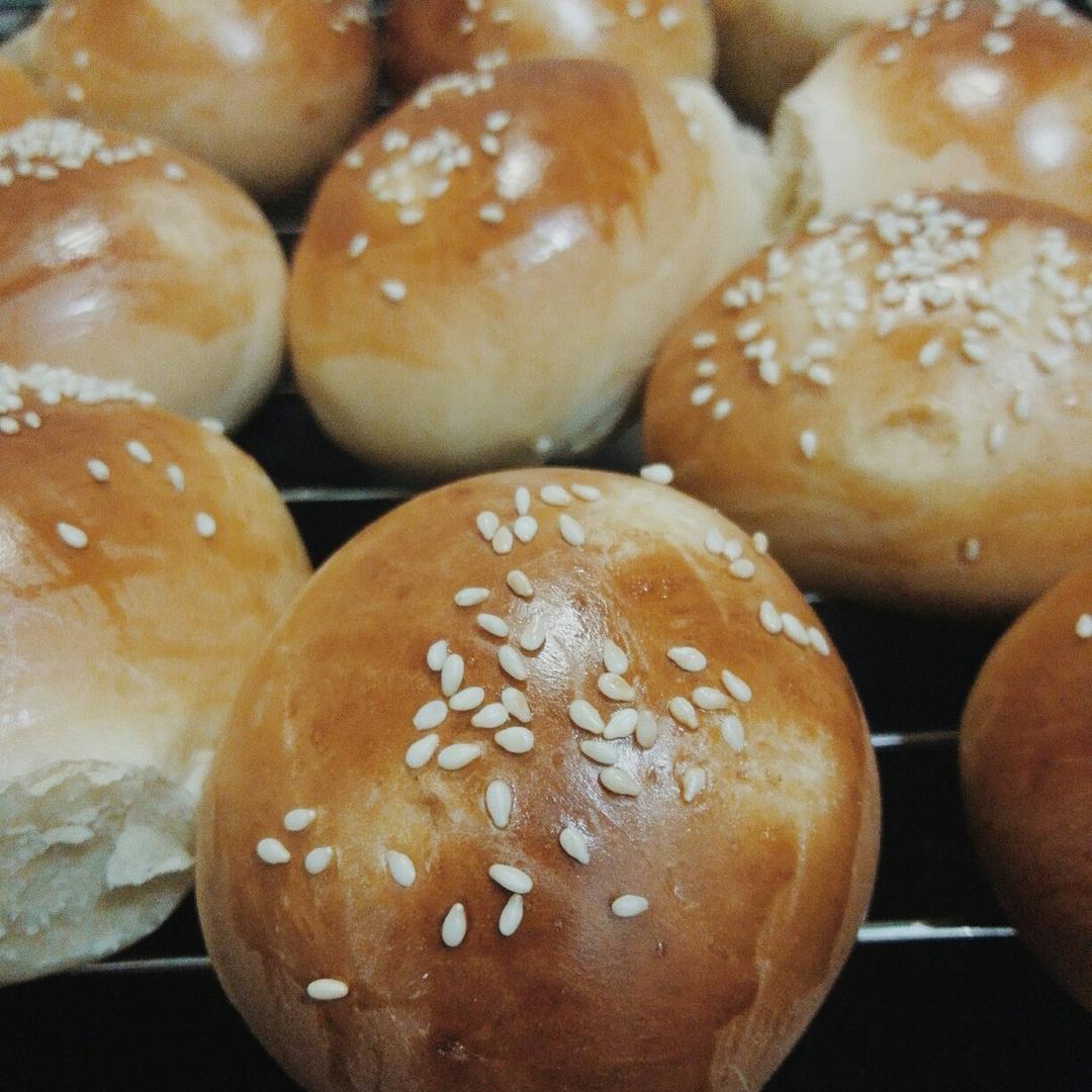 大人小孩都爱不释口的【蜂蜜牛奶小餐包】