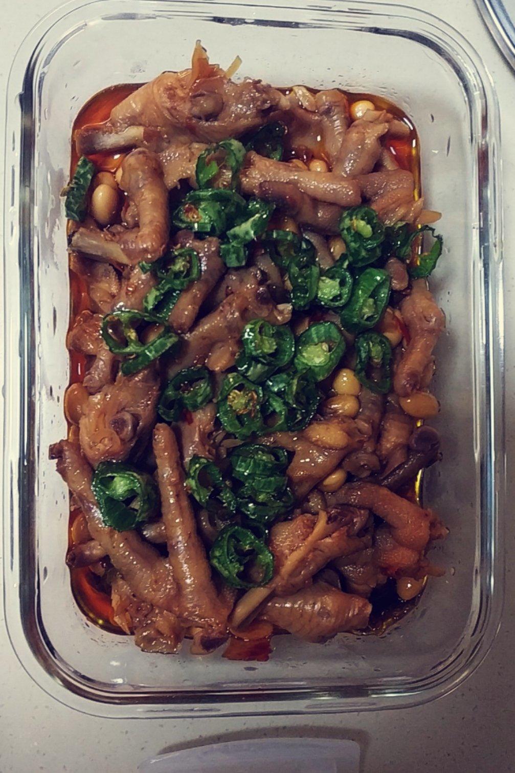 养颜又美味的黄豆焖鸡爪（红烧鸡爪）