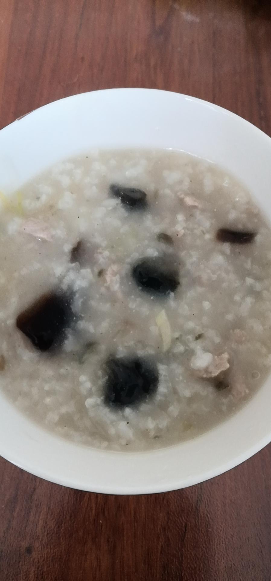 电饭煲版皮蛋瘦肉粥