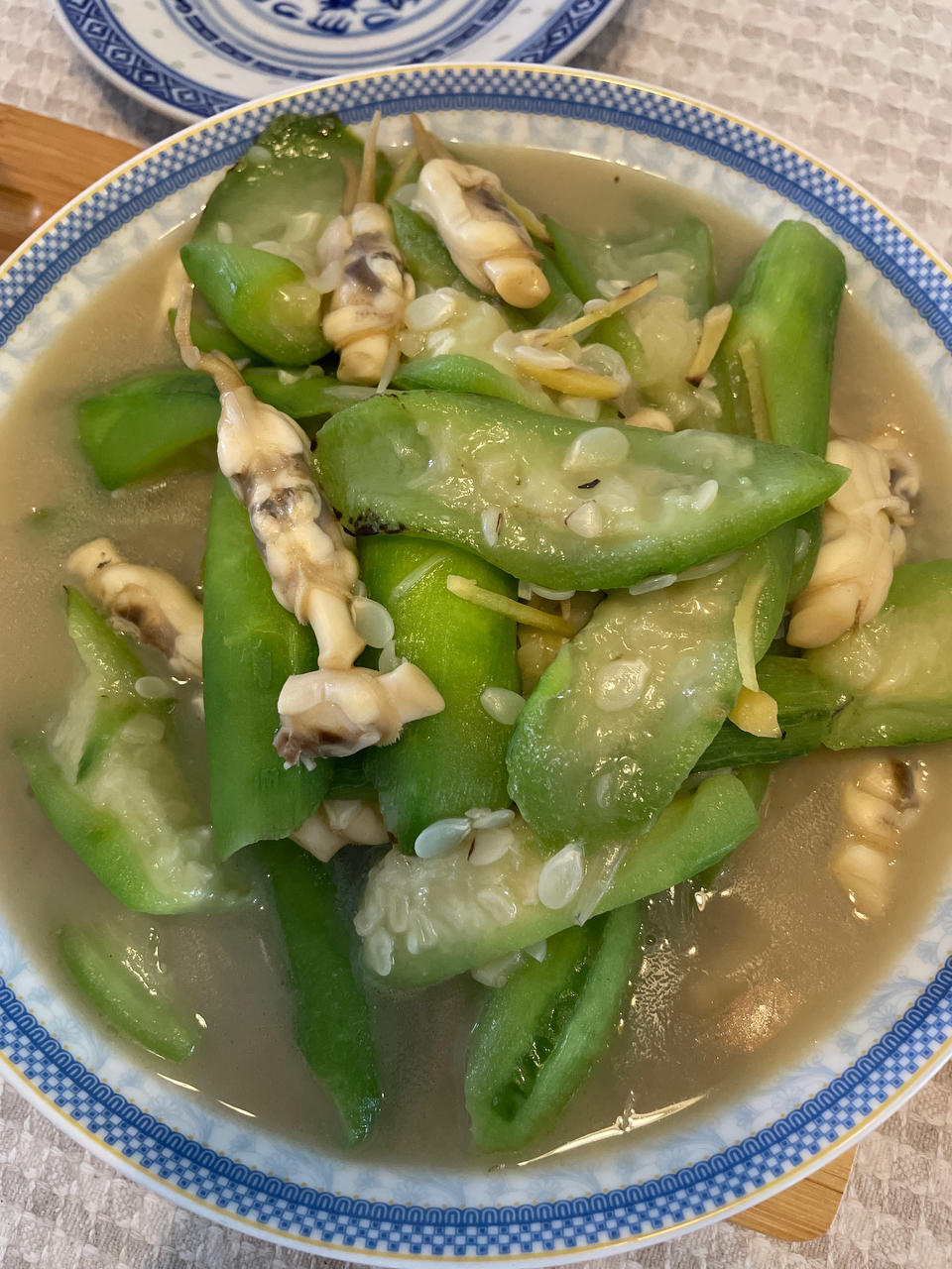丝瓜烧蛏子(鲜掉眉毛)