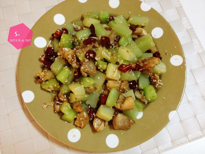 川香莴笋辣子鸡