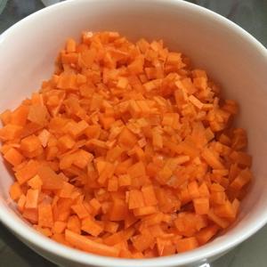 玉米胡萝卜瘦肉饺的做法 步骤2