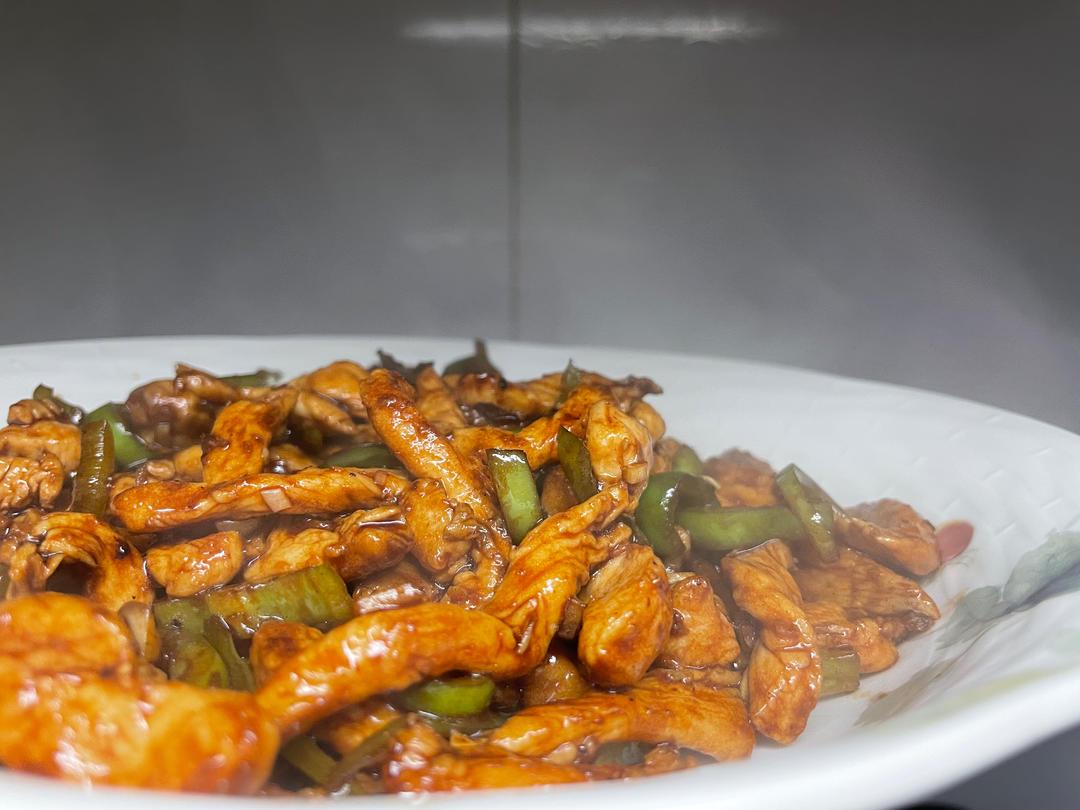 巨好吃的青椒炒鸡胸肉丝，超下饭