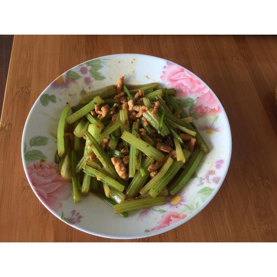 芹菜炒肉