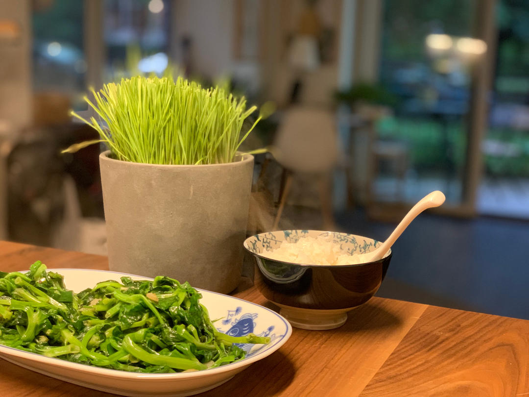 清炒豌豆尖（豆苗）