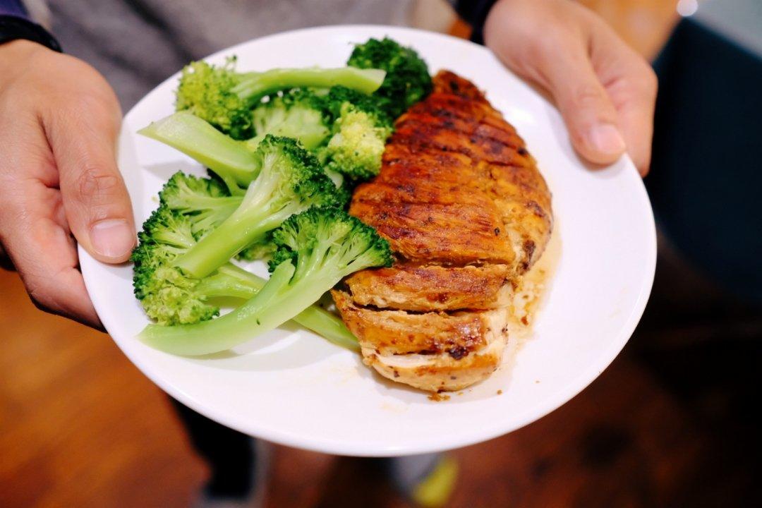 酷炫屌炸天好吃的煎鸡胸肉（香蒜蜂蜜煎鸡胸肉）