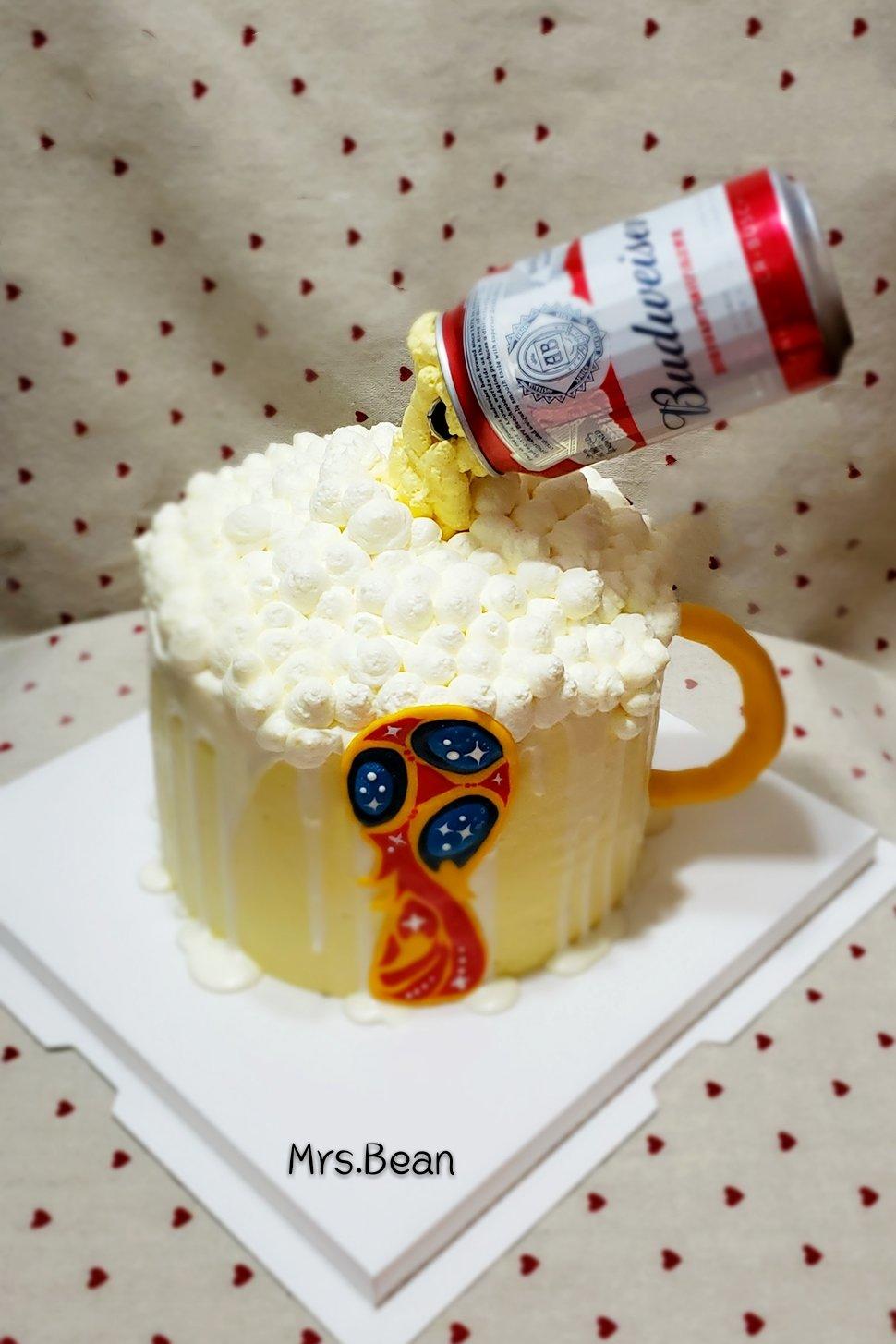 口袋怪兽做的倒啤酒蛋糕