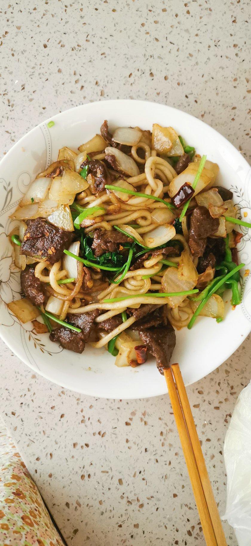 孜然洋葱炒牛肉粒