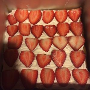 方形大气草莓蛋糕的做法 步骤3