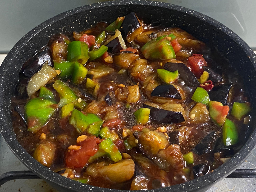 红烧茄子（佐西红柿尖椒）