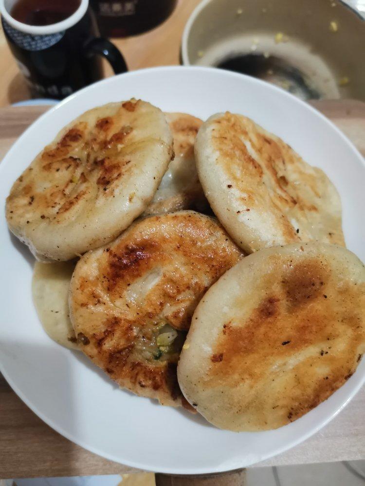 鸡蛋白菜素馅饼