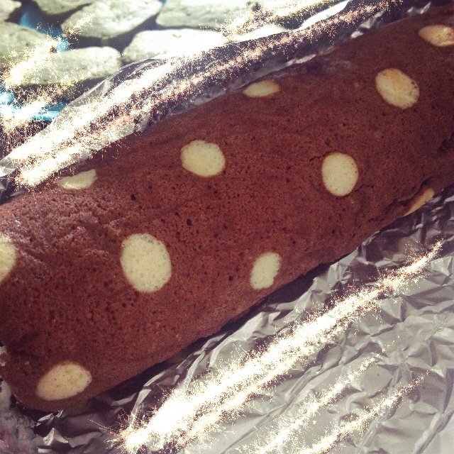 可可奶油波点蛋糕卷