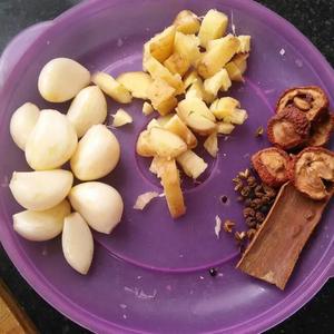 土豆焖五花肉（咸鲜）的做法 步骤3