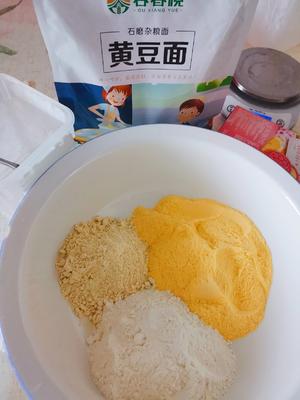 玉米面黄豆面窝头的做法 步骤1