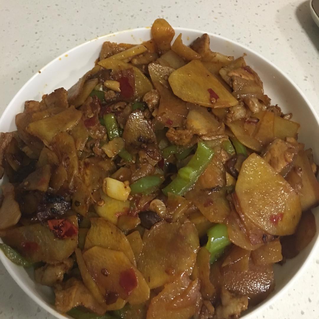 五花肉干煸土豆片