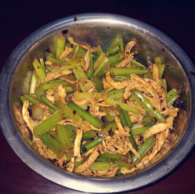 香芹凉拌手撕鸡胸肉 低卡减肥方便快捷~