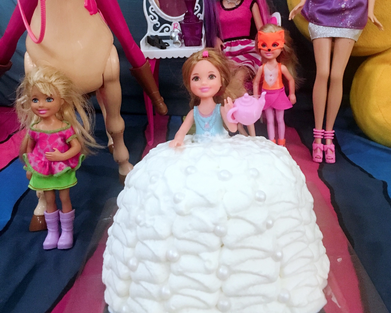 乐葵瓦萨琳中空烟囱模具做芭比娃娃生日蛋糕的做法