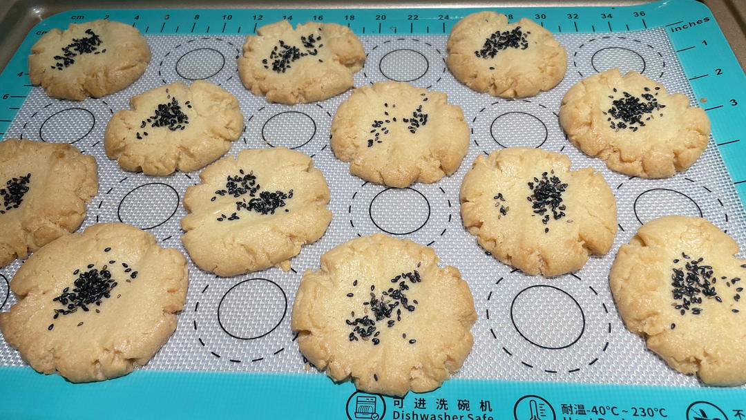 轻轻一按就碎掉的原味桃酥（不输猪油版）