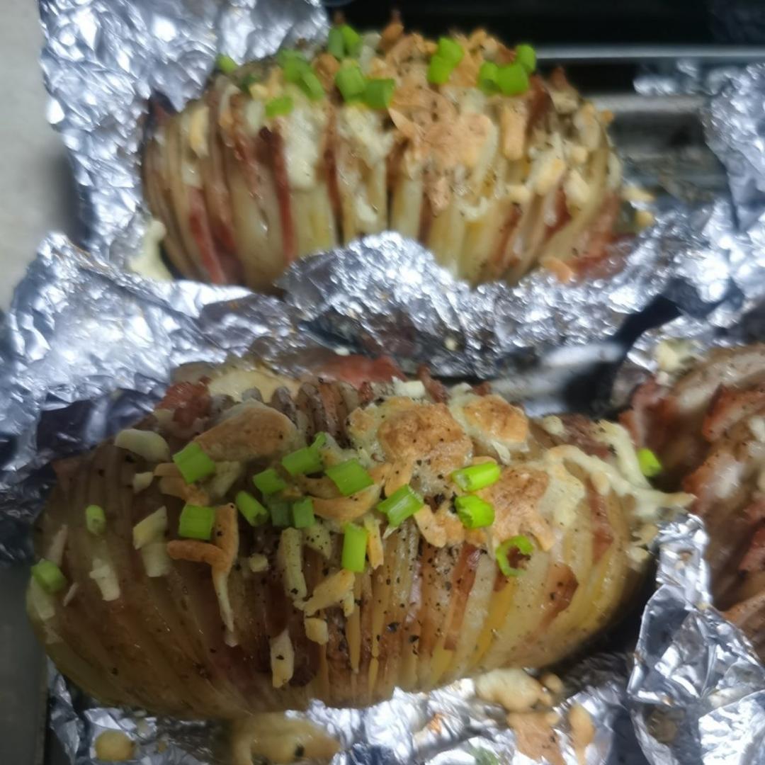 芝士烤手风琴马铃薯