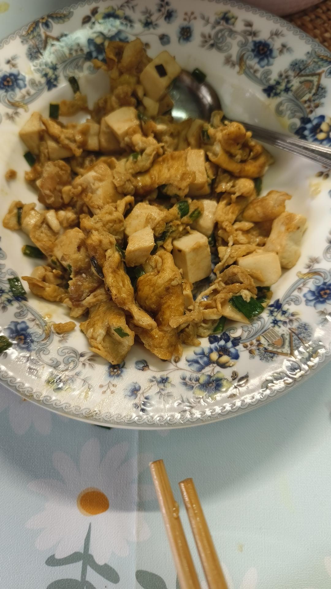 鸡蛋虾仁炒豆腐