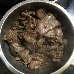 小炒红酒牦牛肉的做法 步骤4