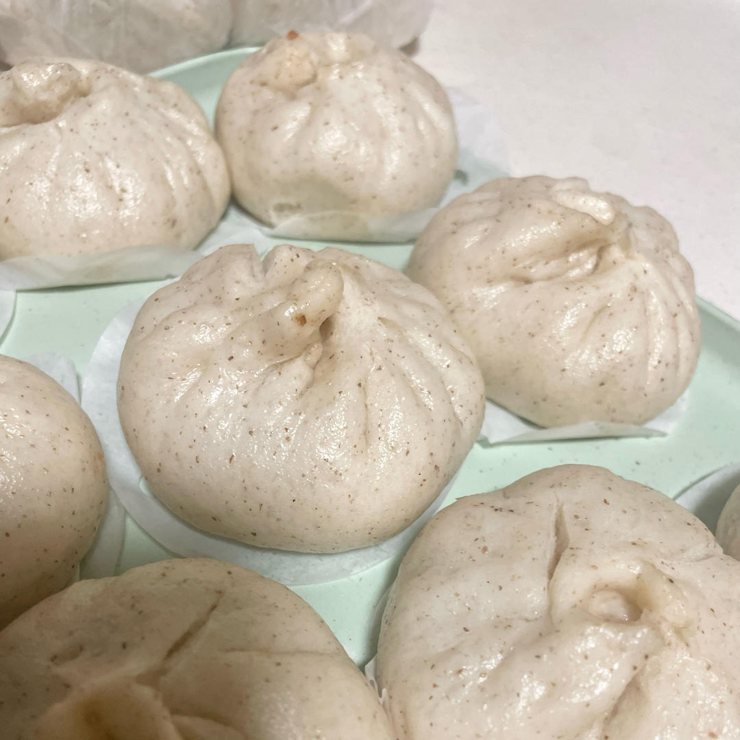 云朵般松软爆浆蜜汁叉烧包