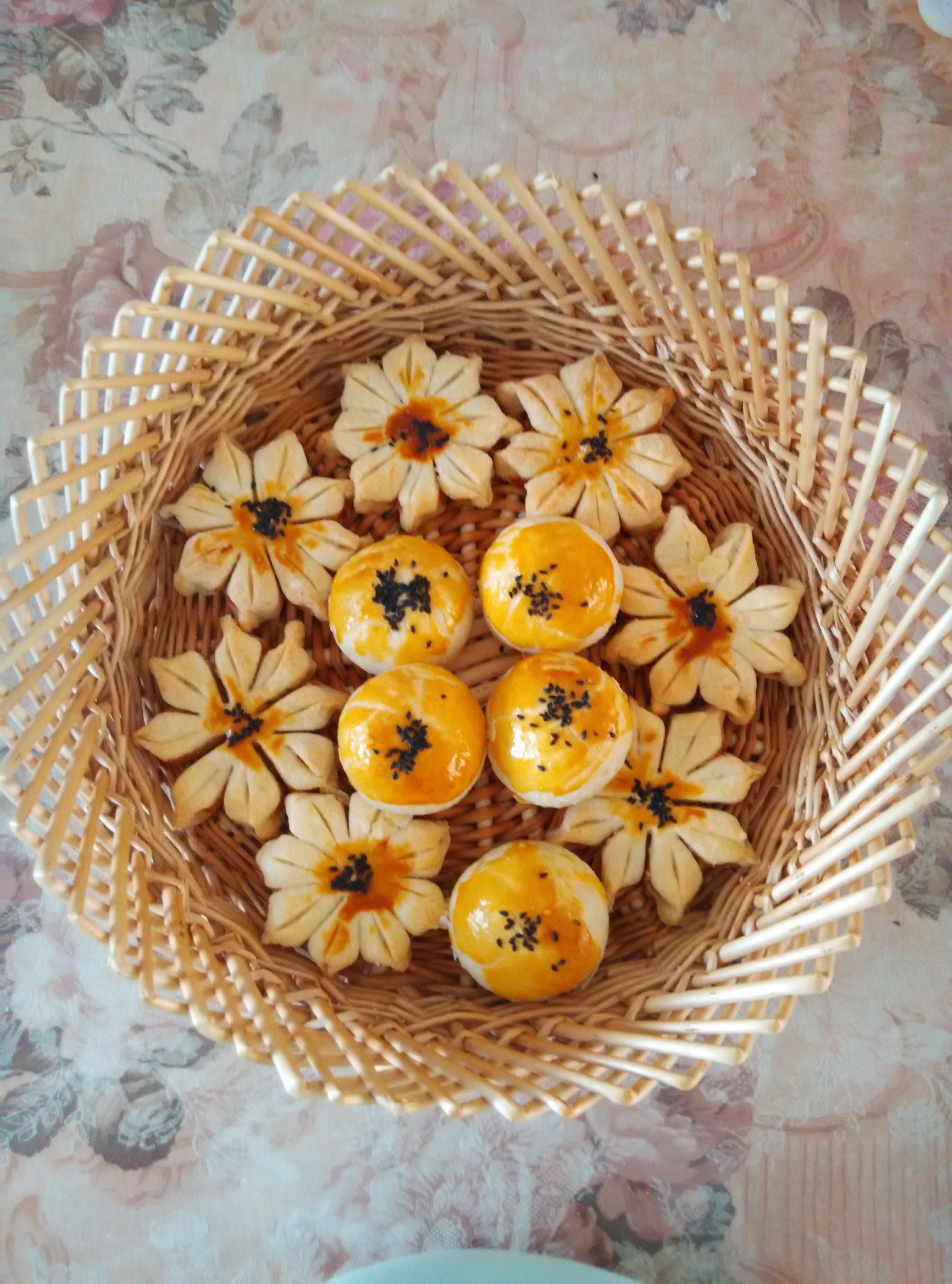 梦翔_0cln做的猪油版的各种酥(叉烧酥 紫荆花酥 菊花酥 元宝酥 )